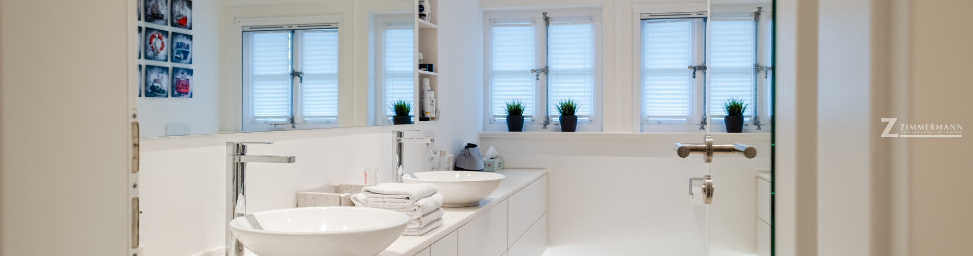 tischlerei-zimmermann-harmstorf-badezimmer-waschbecken-schubladen-spiegel-dekoration